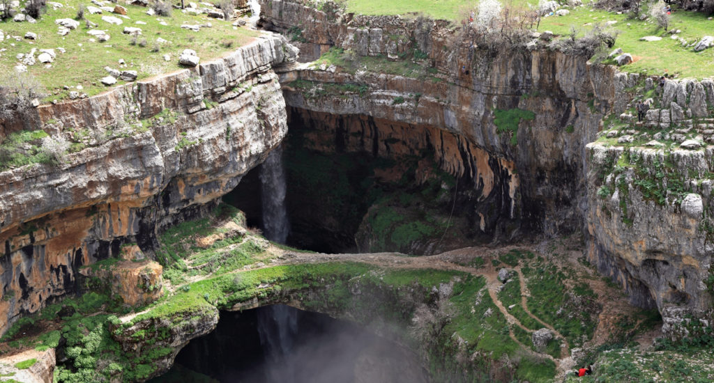 The falls with their natural land bridges are a major tourist attraction and speleological destination.